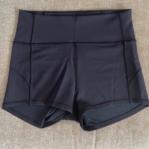 Lululemon In Movement 2.5” shorts